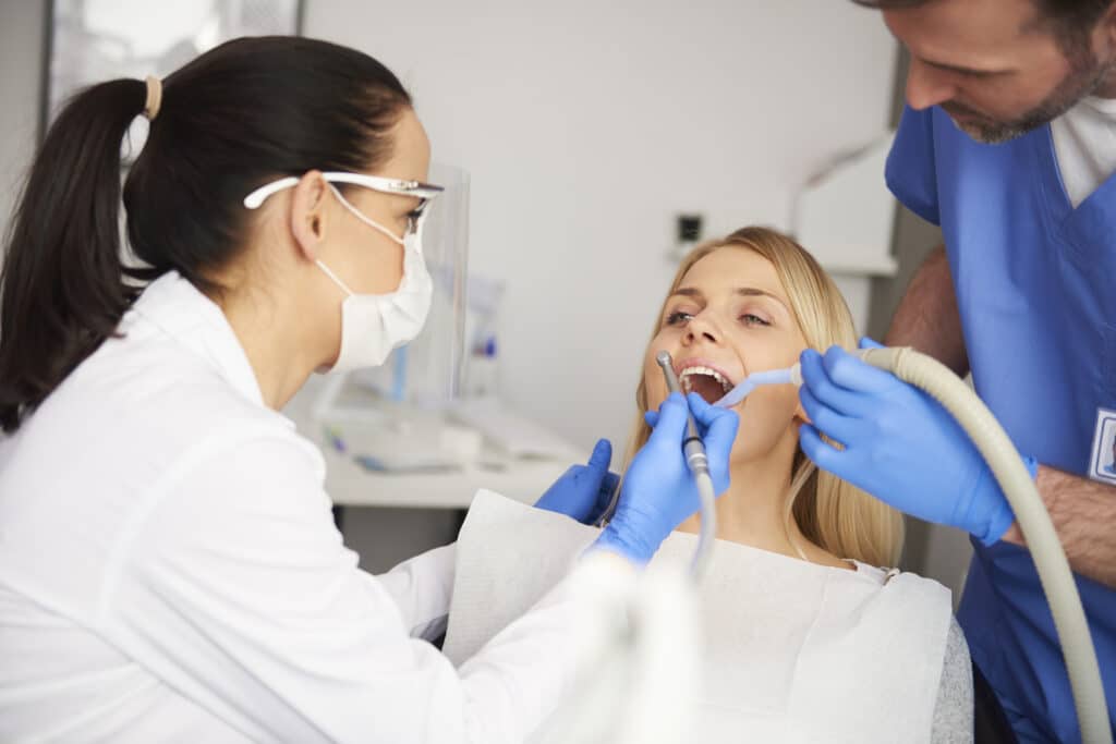 Image of two dentists working in a dentist's clinic.
